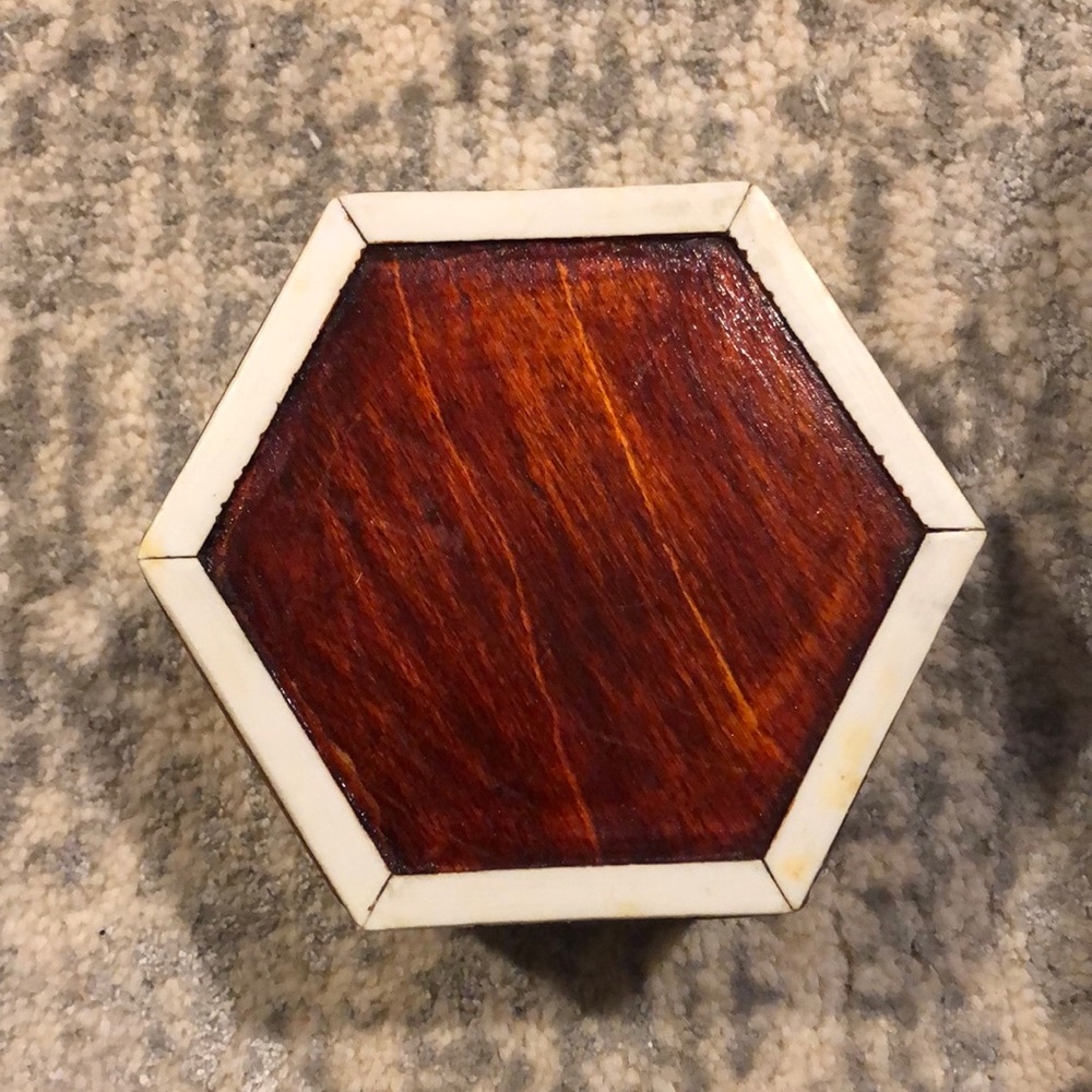 Hexagon shaped wooden box - Picture 5 of 7